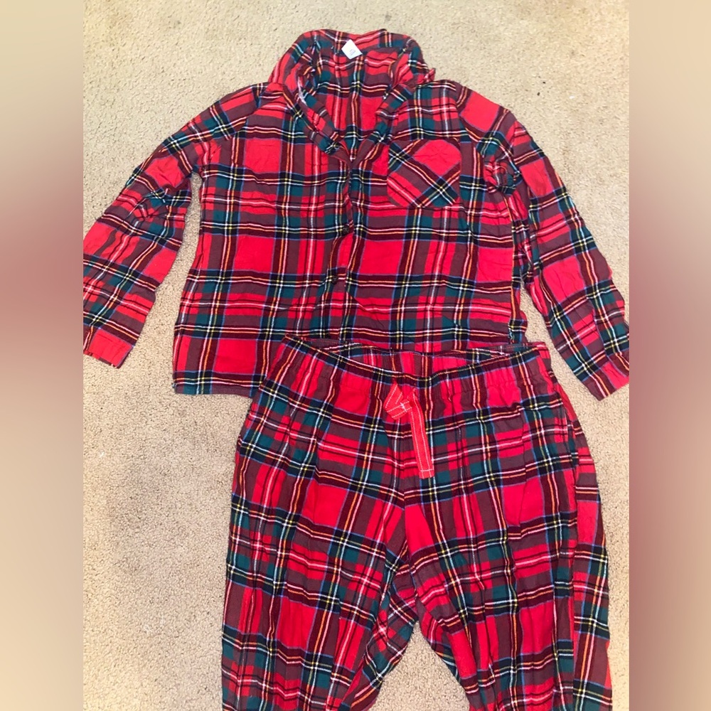 Women’s Old Navy plaid pajama set!